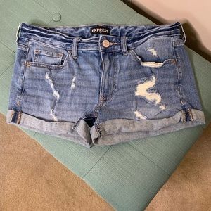 Boyfriend cut off jean shorts